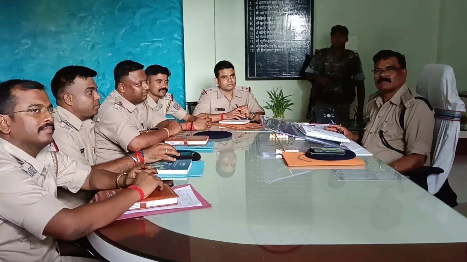चांडिल में क्राइम कंट्रोल पर पुलिस का फोकस, MCC उग्रवादियों की गिरफ्तारी से लेकर हथियार बरामदगी तक की समीक्षा