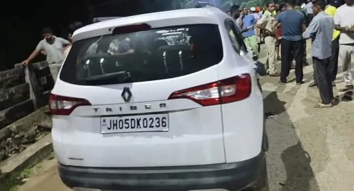 अमाईनगर हादसा: यमराज बनकर आई कार, दो जिंदगियां निगलीं—अब सवाल, Jh-05-DK-0236 का मालिक कहां है?
