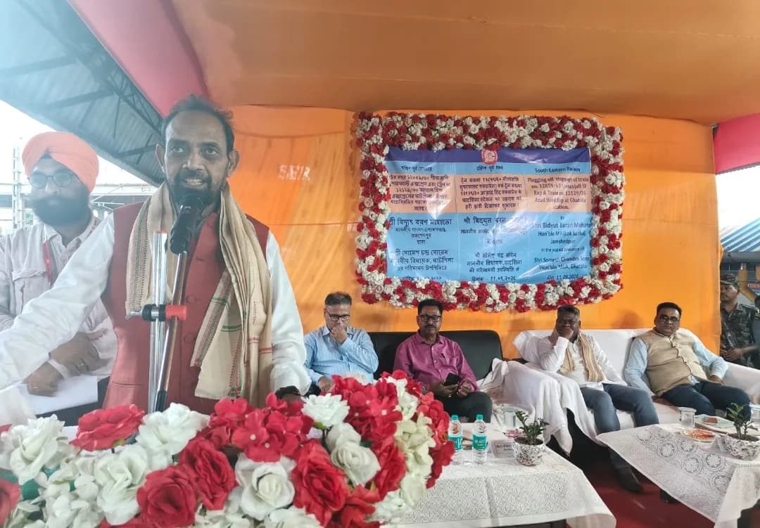 सांसद रत्न का सम्मान मिला, लेकिन घाटशिला पूछ रहा है—दुख में हमारे सांसद-विधायक कहां थे?