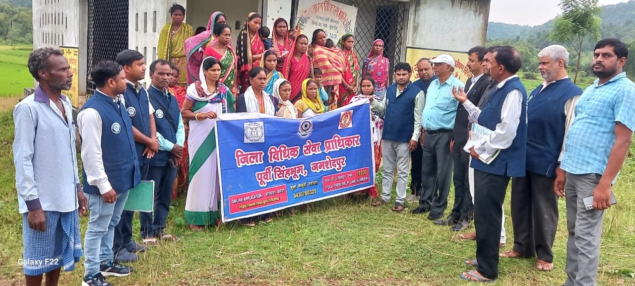 पटमदा पहुंचा डालसा का जागरूकता मोबाइल वैन, ग्रामीणों को बताए कानूनी अधिकार और सरकारी योजनाओं के रास्ते