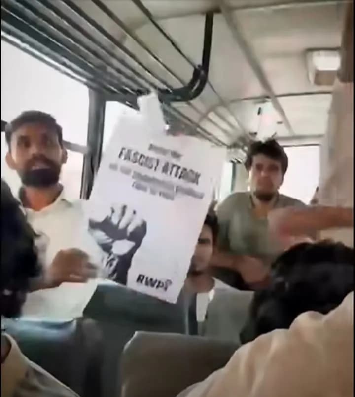 जंतर-मंतर तक पहुंचने से पहले ही लोकतंत्र को बैरिकेड!