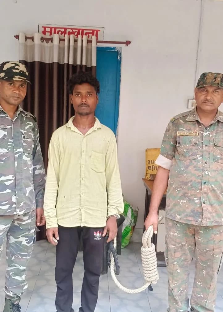 फुटबॉल मैदान में विवाद के बाद युवक पर टूटी शराब की बोतल से हमला, गंभीर हालत में एमजीएम रेफर