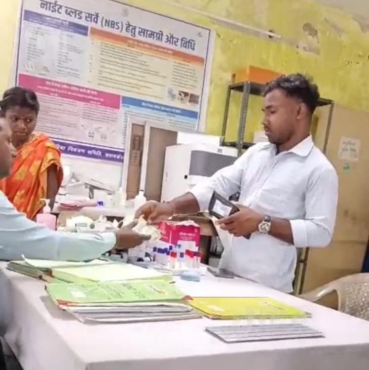 सरायकेला: नीमडीह CHC में गर्भवती से 500 रुपये वसूली का आरोप, LT सुनील कुमार राम पर डराने-धमकाने का भी आरोप