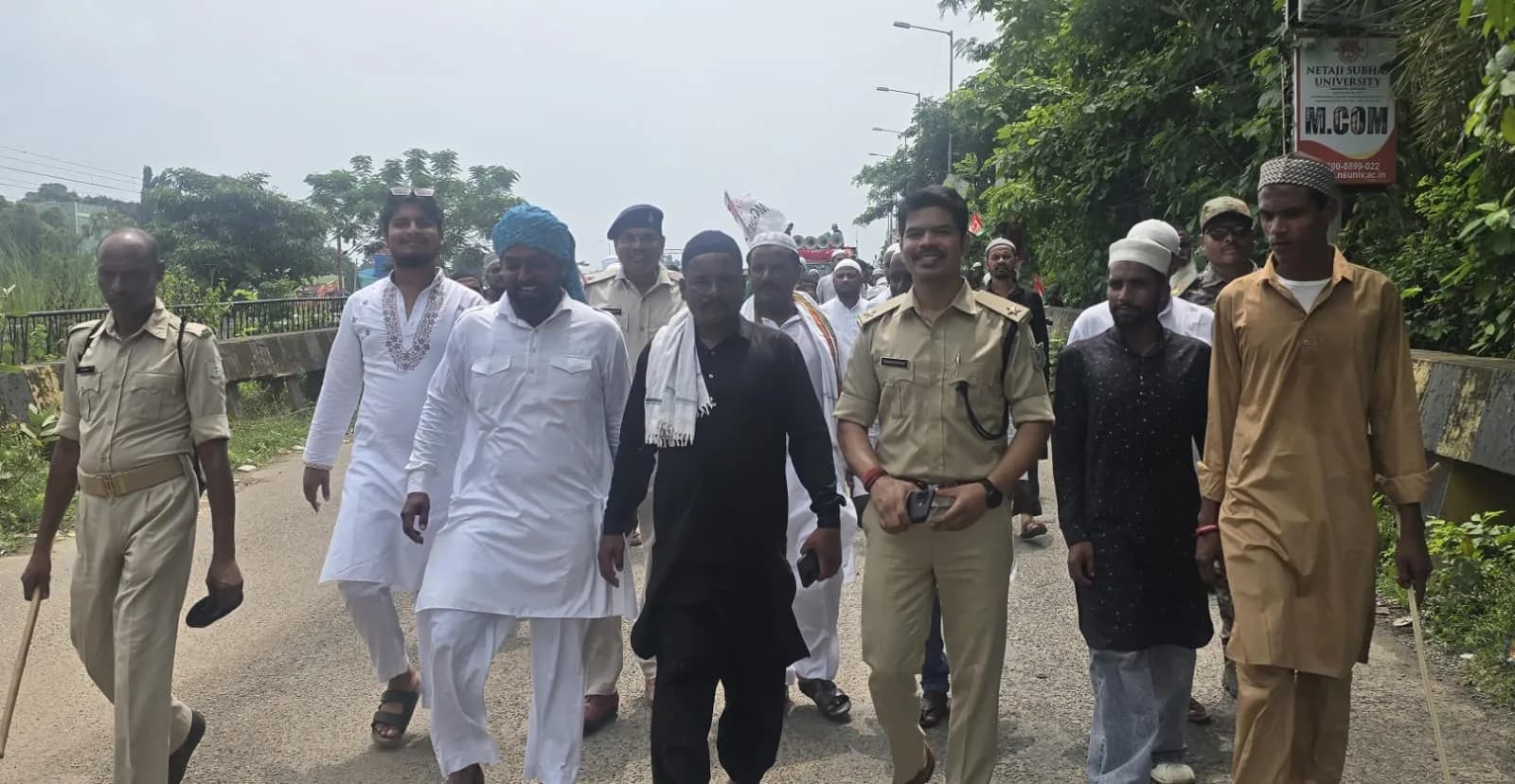 घाटशिला में अकीदत और उत्साह के साथ निकला जश्न-ए-ईद मिलादुन्नबी का भव्य जुलूस