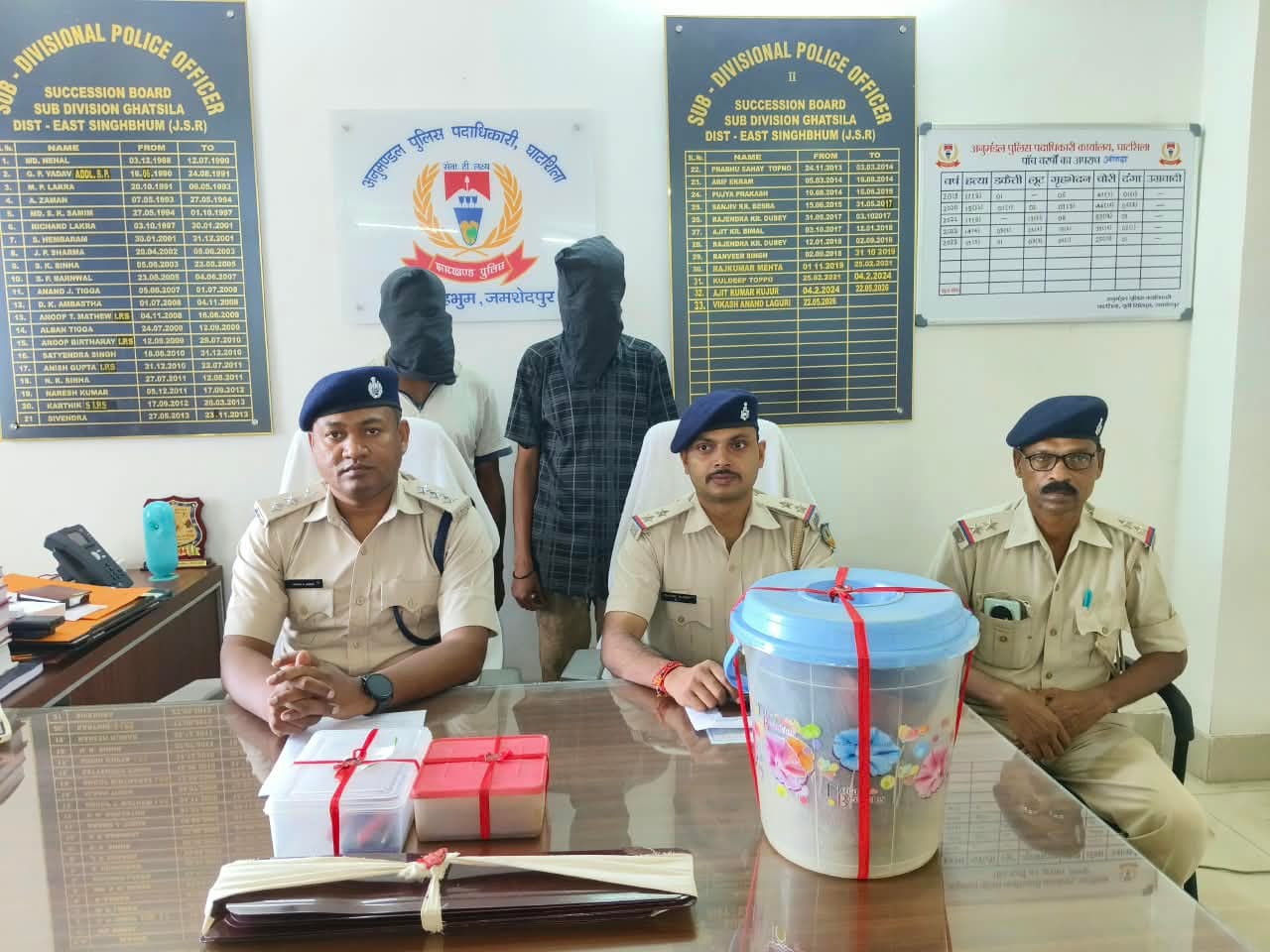 चाकुलिया स्कूल चोरी कांड का पुलिस ने किया त्वरित खुलासा, दो गिरफ्तार