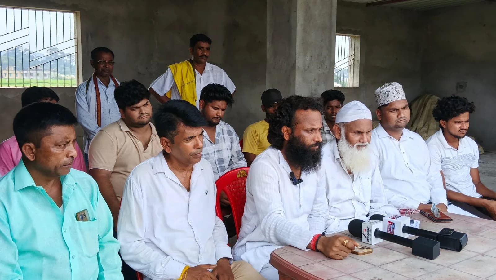 सरायकेला: SIR आवेदन फाड़ने का अधिकार किसने दिया? JLKM ने नीमडीह CO के खिलाफ खोला मोर्चा, 22 सितंबर तक कार्रवाई नहीं तो आंदोलन